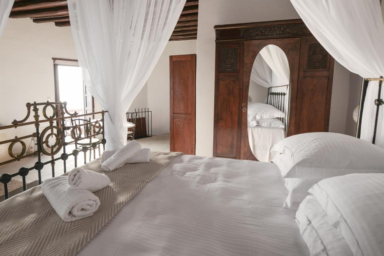 Castrum Traditional Sunset Suites Plaka  Bagian luar foto