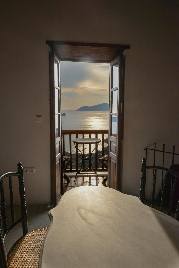 Castrum Traditional Sunset Suites Plaka  Bagian luar foto