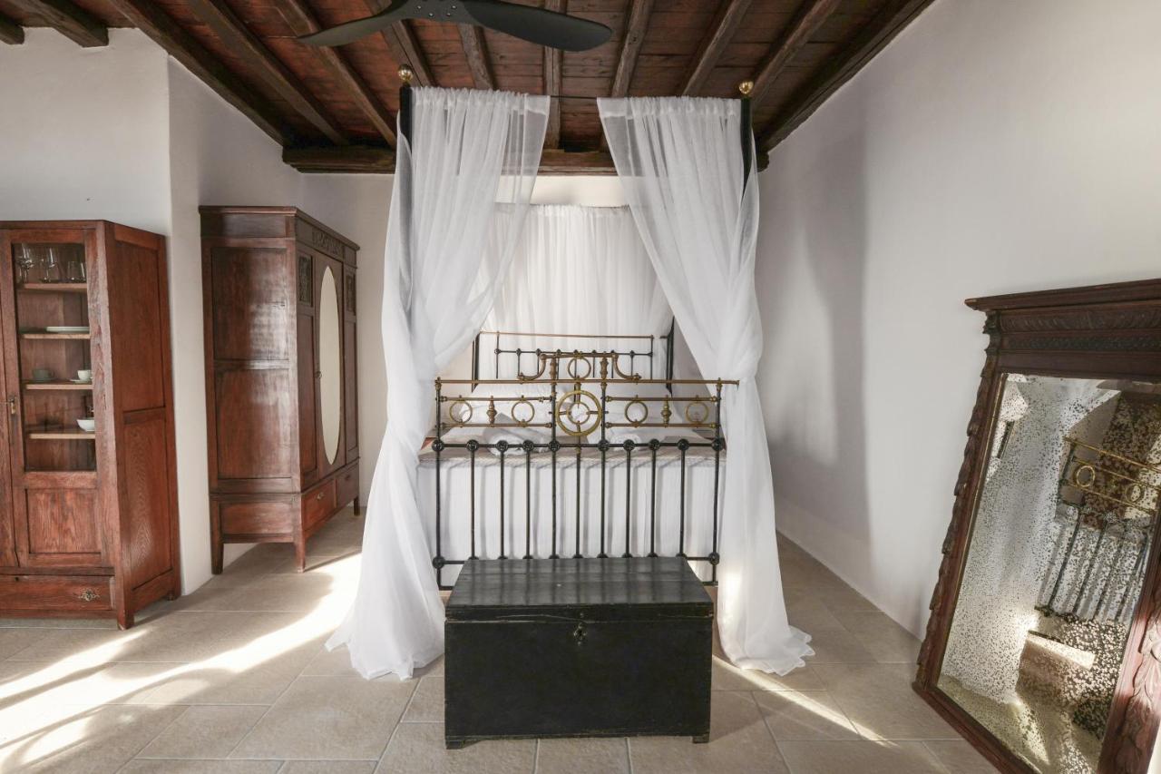 Castrum Traditional Sunset Suites Plaka  Bagian luar foto