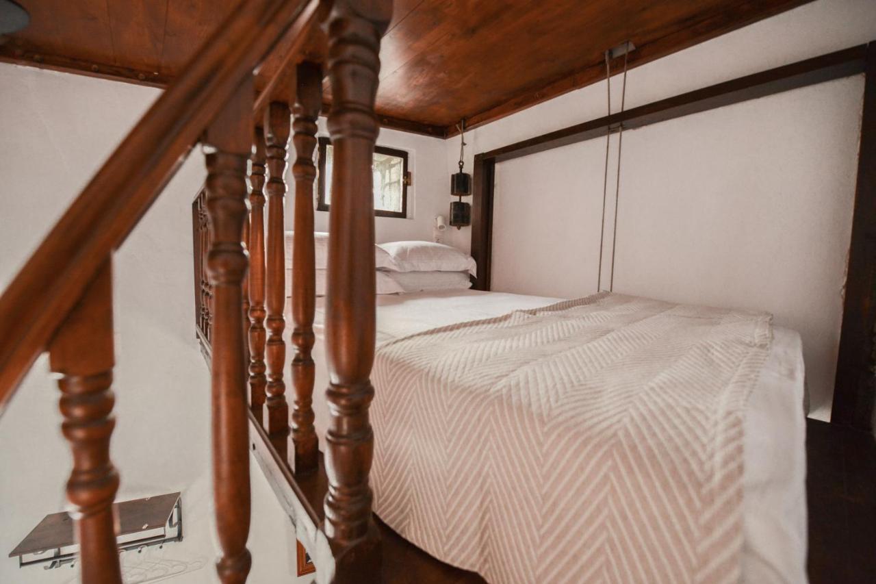 Castrum Traditional Sunset Suites Plaka  Bagian luar foto