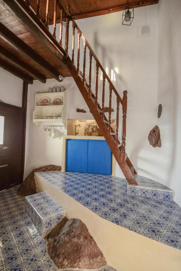 Castrum Traditional Sunset Suites Plaka  Bagian luar foto