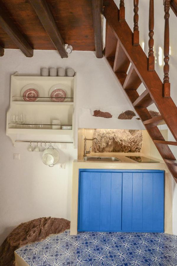 Castrum Traditional Sunset Suites Plaka  Bagian luar foto