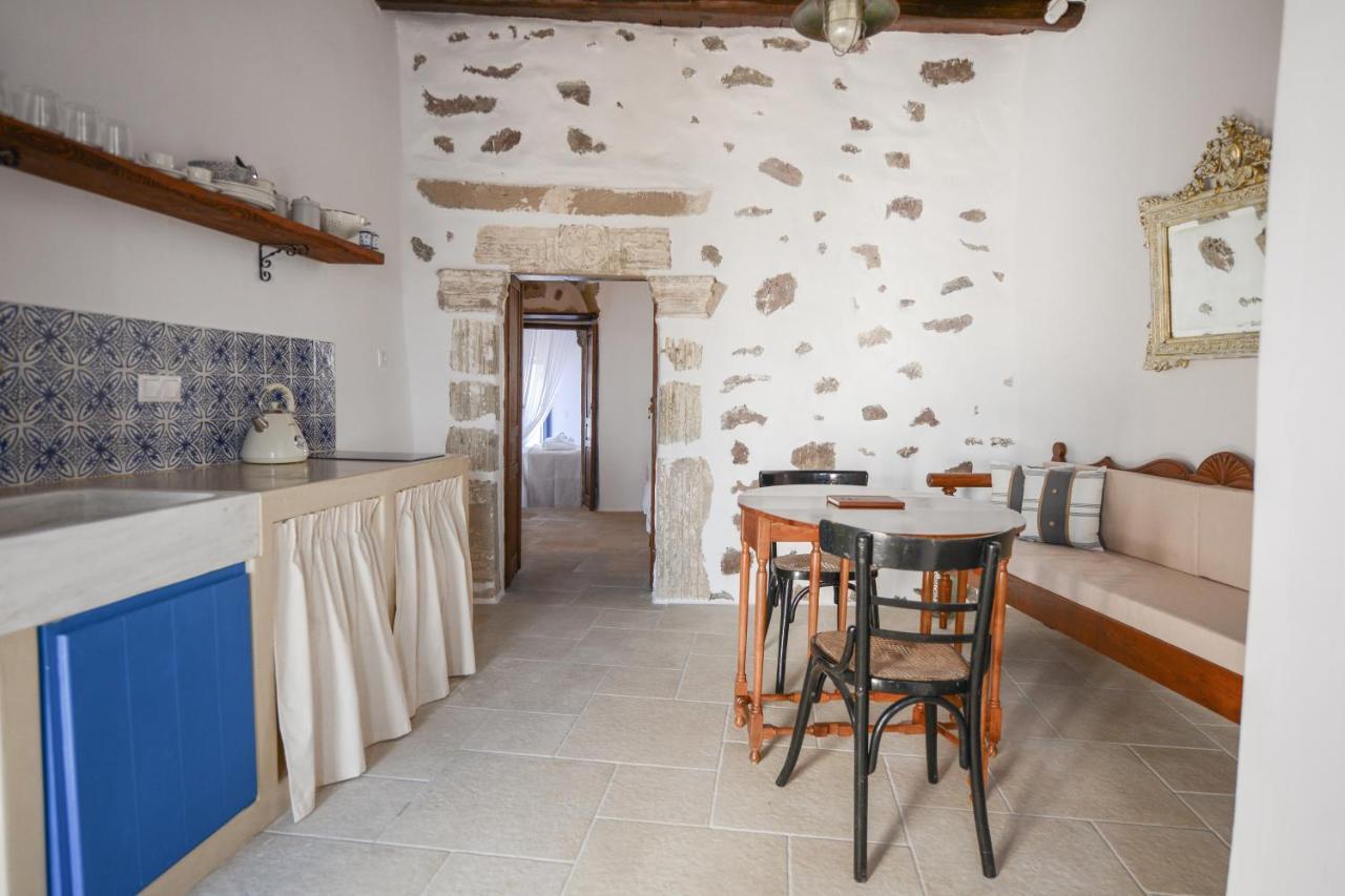 Castrum Traditional Sunset Suites Plaka  Bagian luar foto