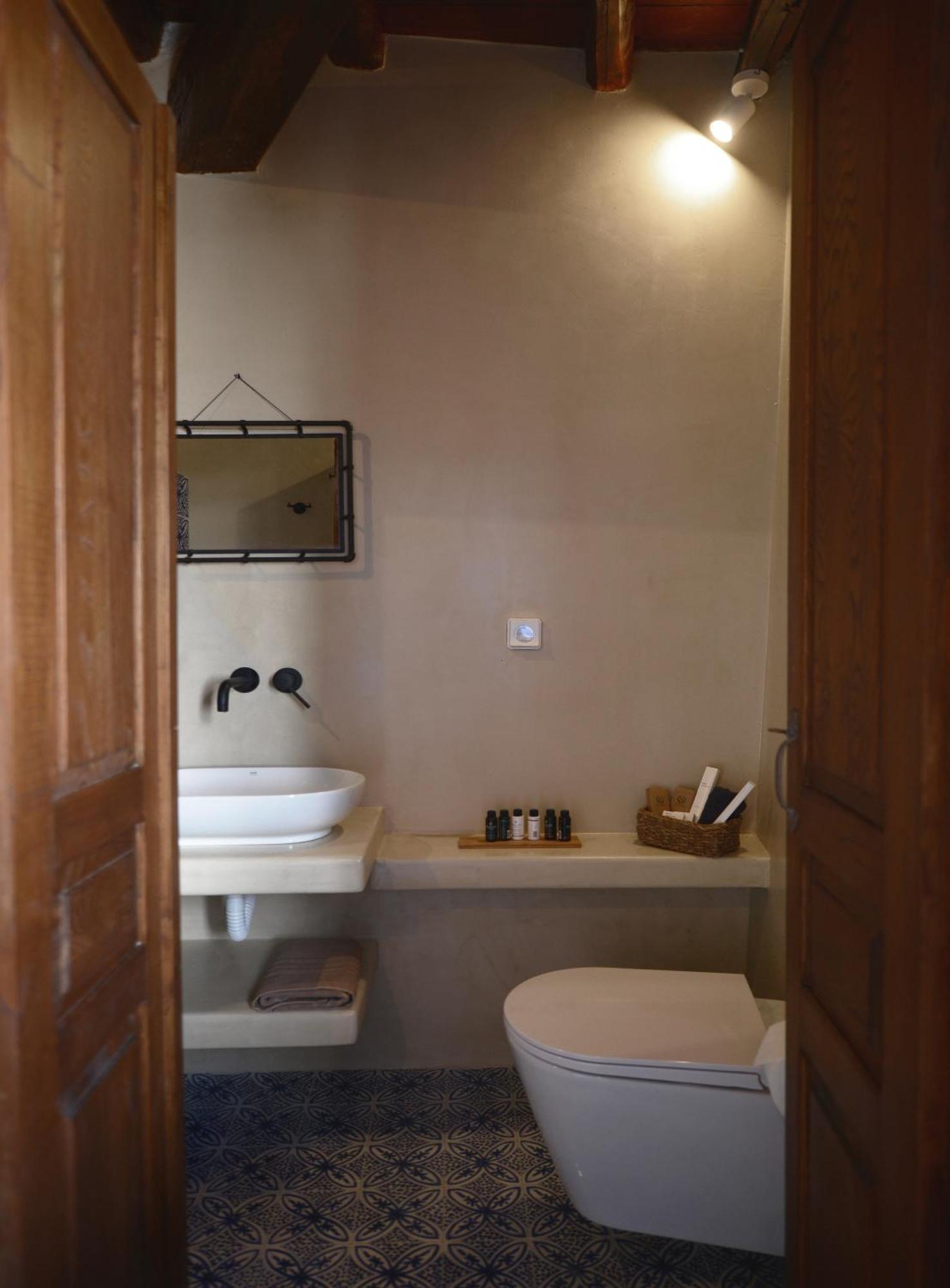 Castrum Traditional Sunset Suites Plaka  Bagian luar foto