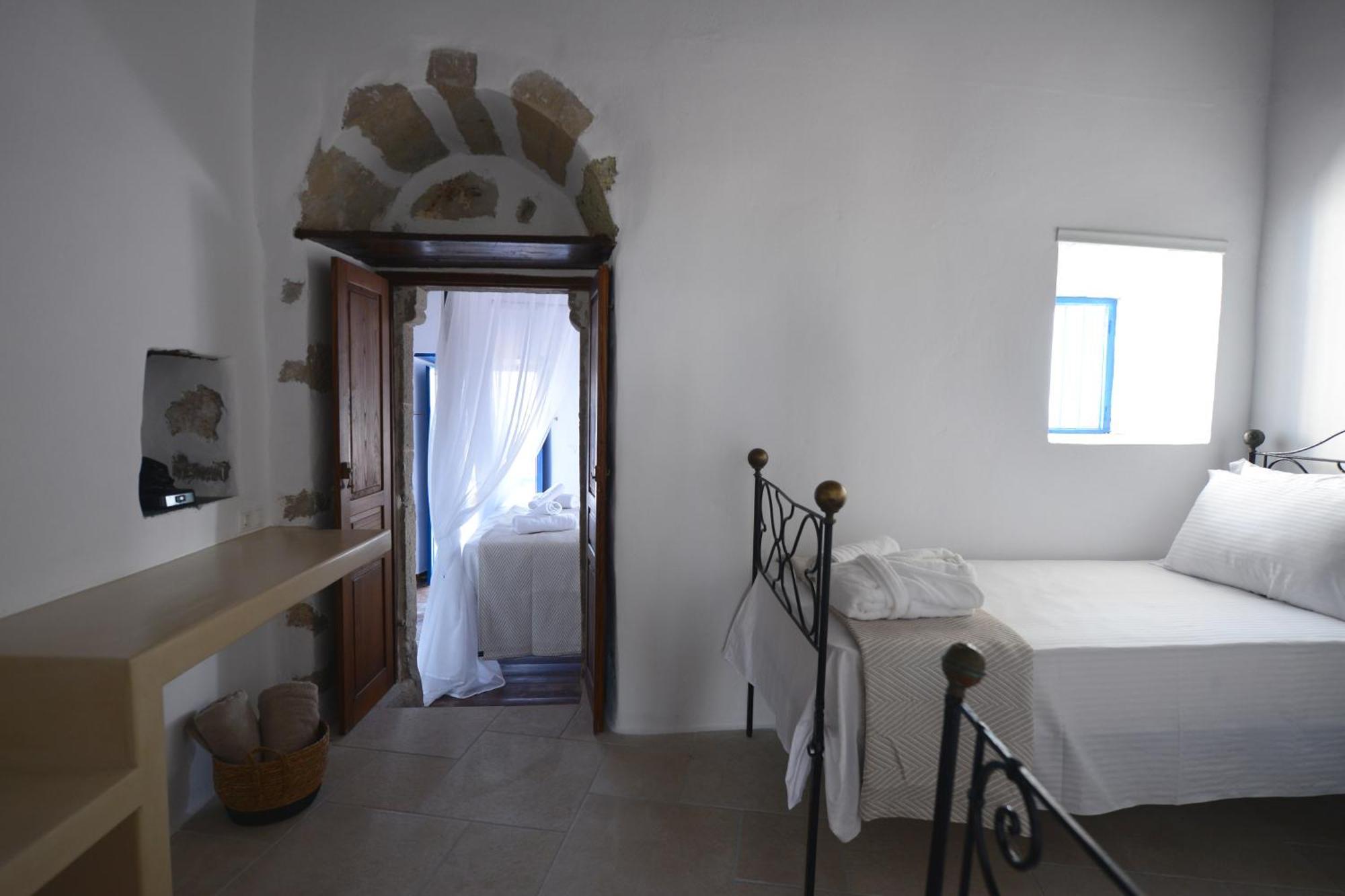 Castrum Traditional Sunset Suites Plaka  Bagian luar foto