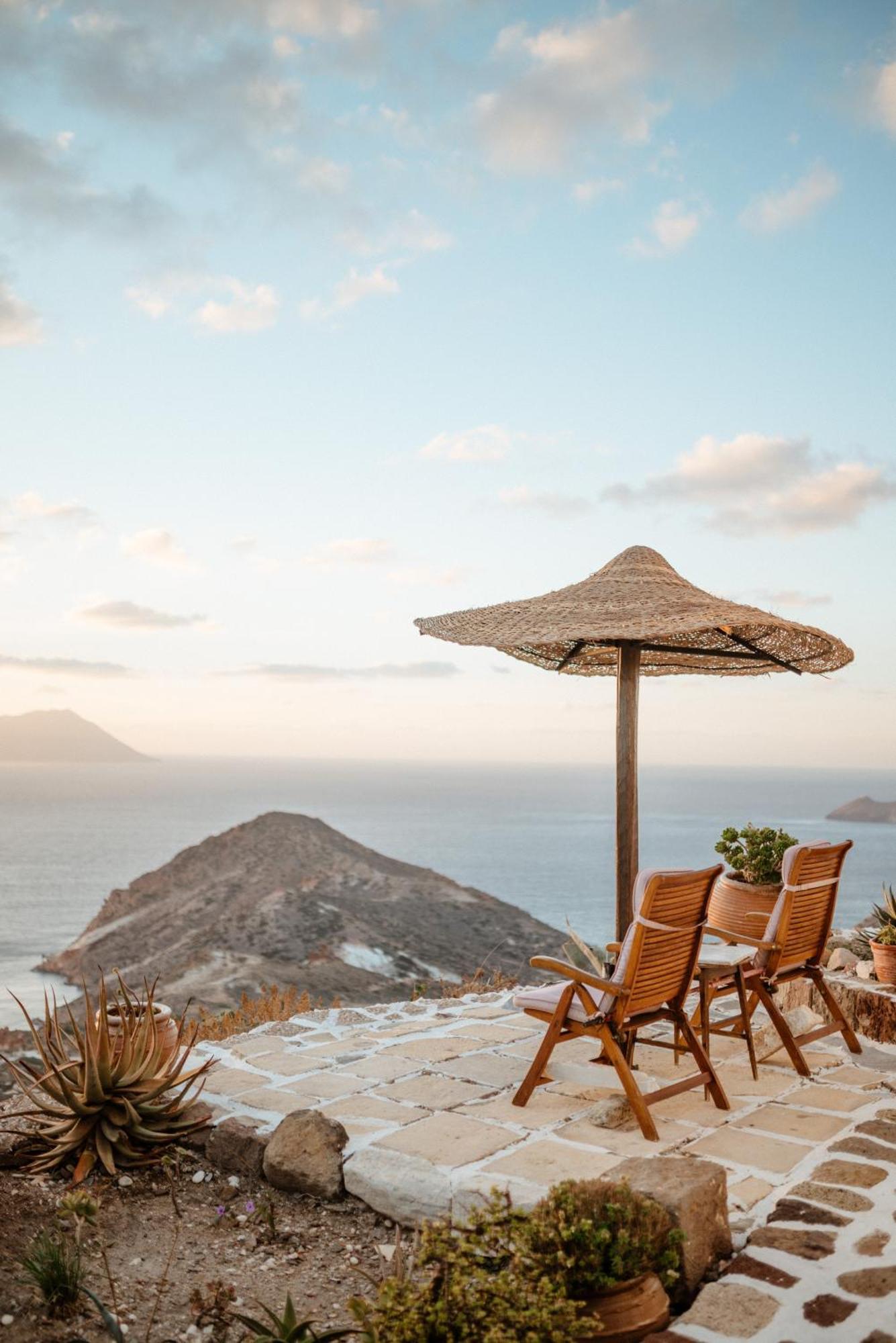 Castrum Traditional Sunset Suites Plaka  Bagian luar foto